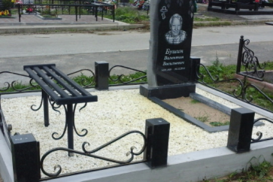 Благоустройство могилы в Череповце
